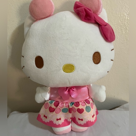 Hello Kitty Plush - Picture 1 of 5